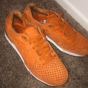 Saucony shoe